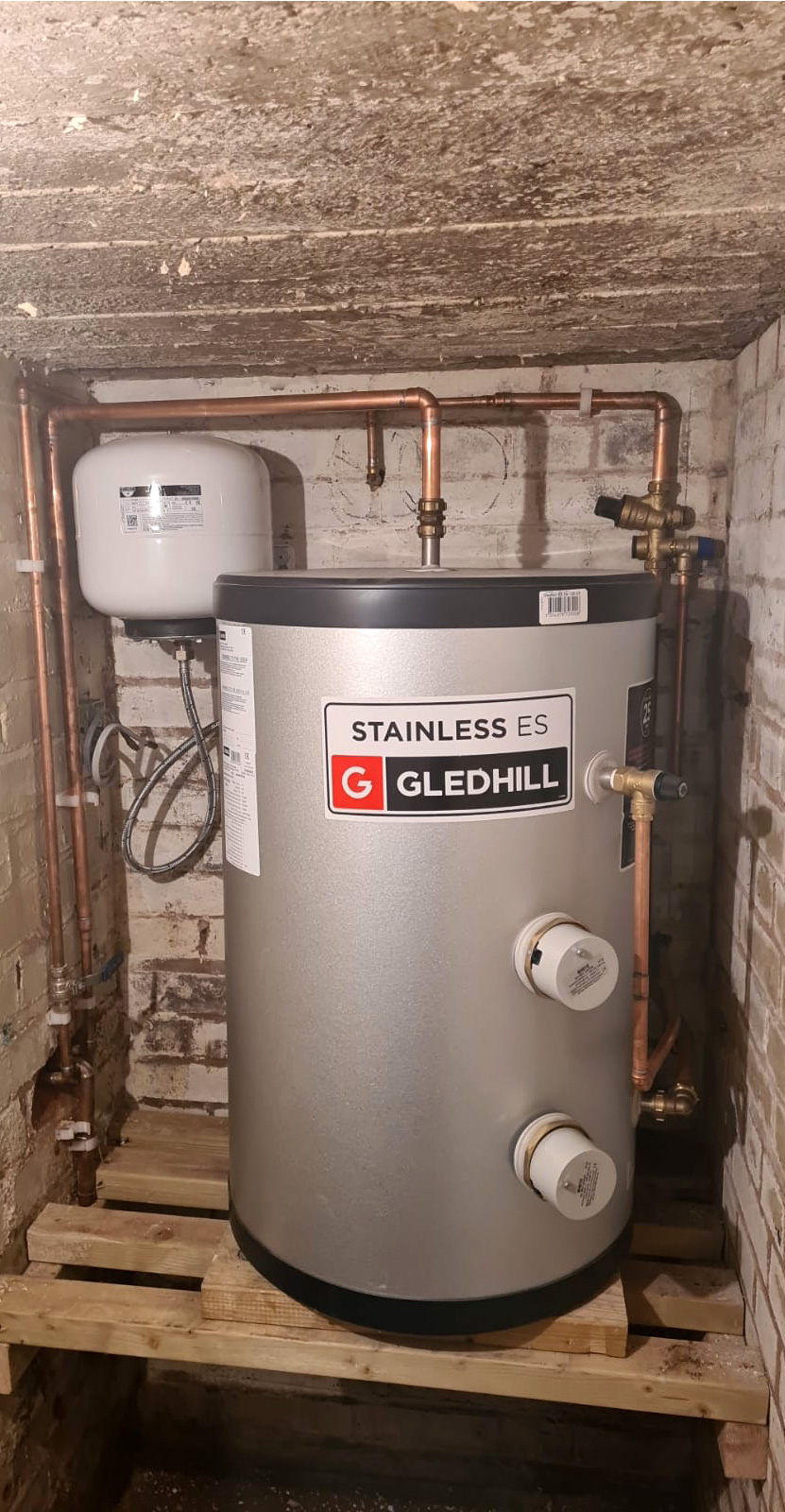 Gas pipework installation